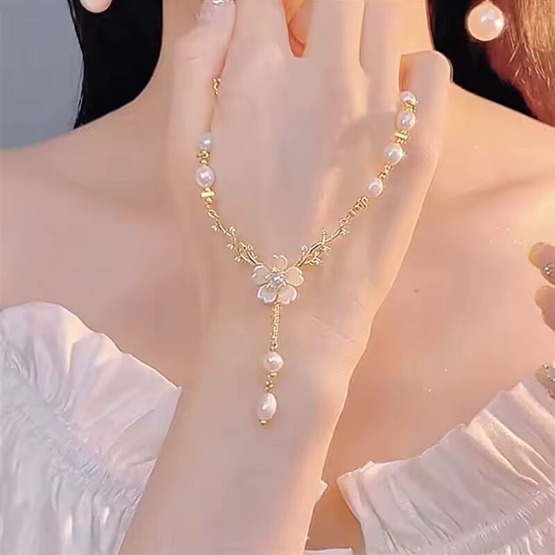 Elegant Gold Color Pearl Flowers Tassel Pendant Necklace for Women Exquisite Ladies Clavicle Chain Party Jewelry Birthday Gift